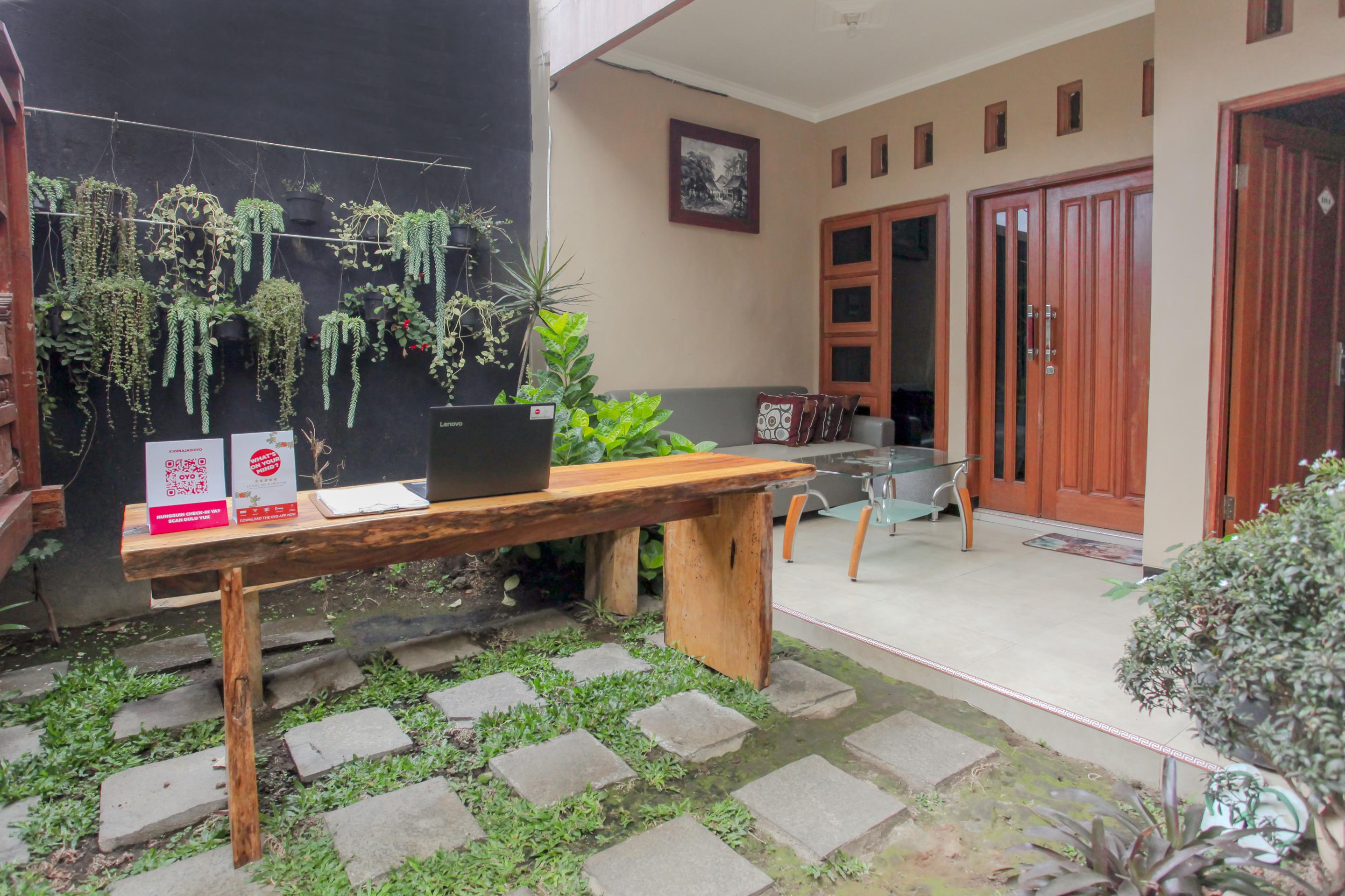 Reddoorz At Villa Akbar 3 Batu  Exterior foto