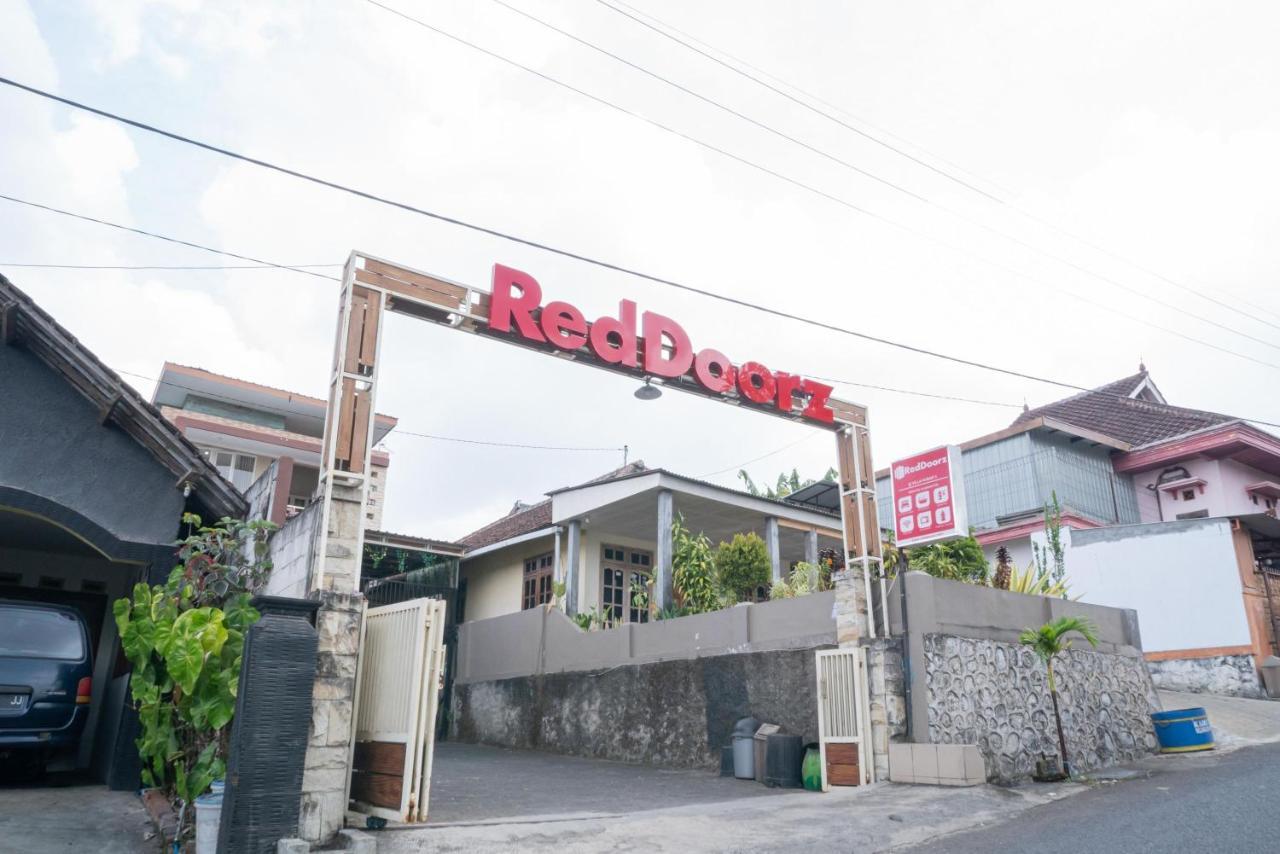 Reddoorz At Villa Akbar 3 Batu  Exterior foto