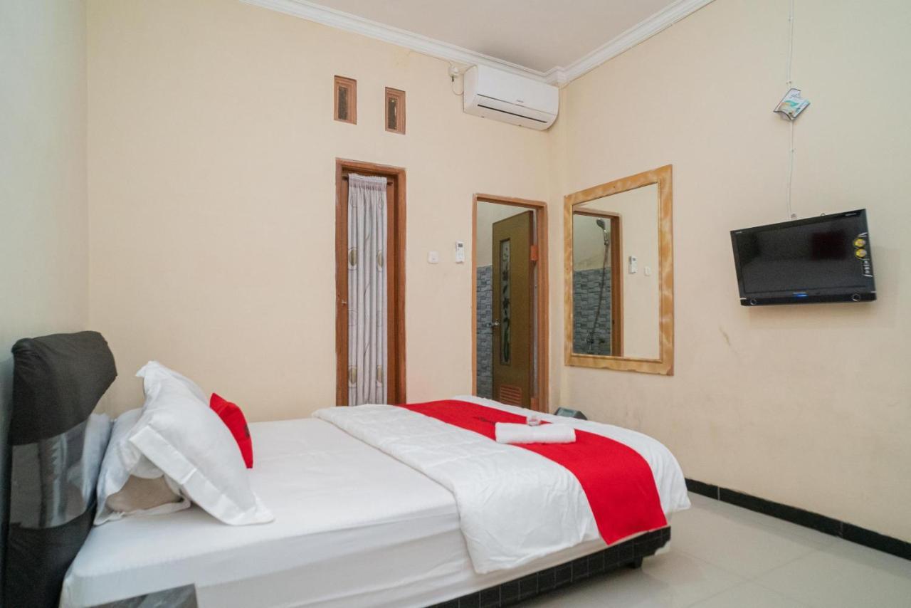 Reddoorz At Villa Akbar 3 Batu  Exterior foto