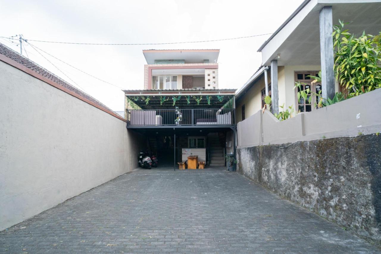Reddoorz At Villa Akbar 3 Batu  Exterior foto