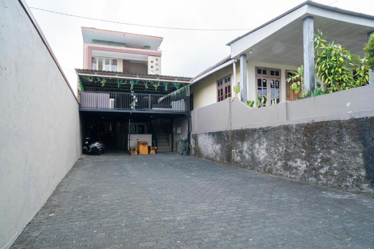 Reddoorz At Villa Akbar 3 Batu  Exterior foto