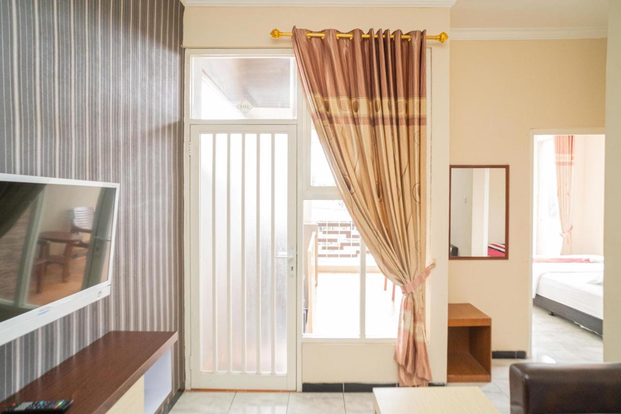 Reddoorz At Villa Akbar 3 Batu  Exterior foto