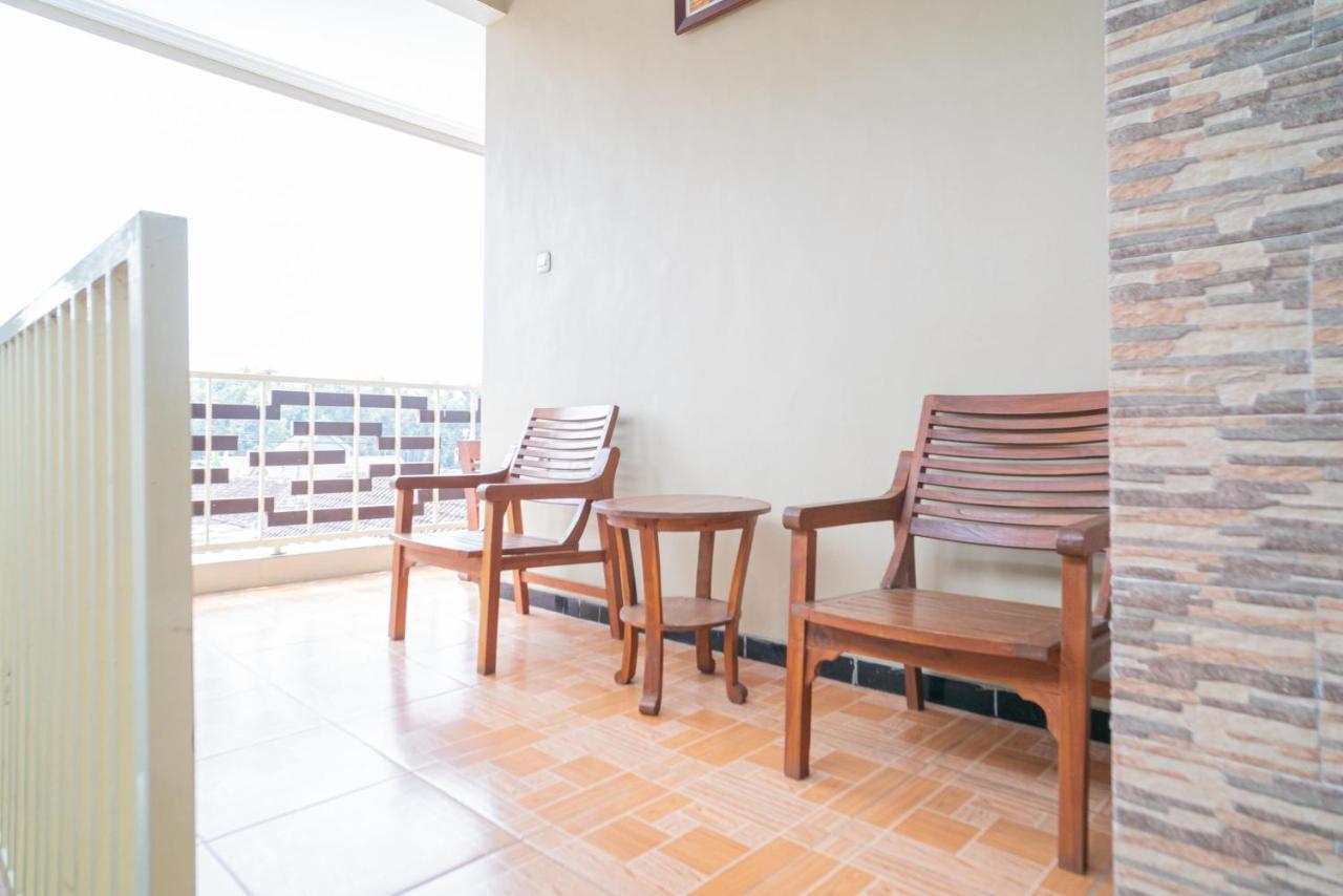 Reddoorz At Villa Akbar 3 Batu  Exterior foto