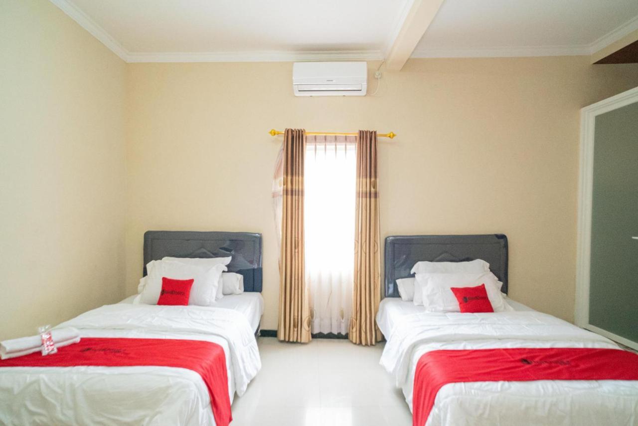 Reddoorz At Villa Akbar 3 Batu  Exterior foto