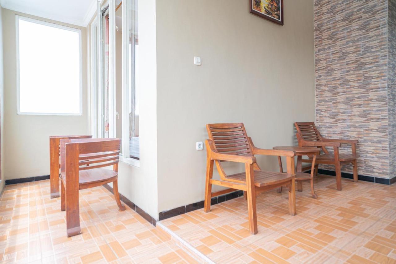 Reddoorz At Villa Akbar 3 Batu  Exterior foto